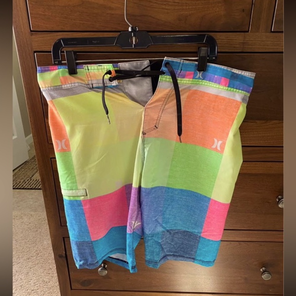 Men’s Hurley board shorts